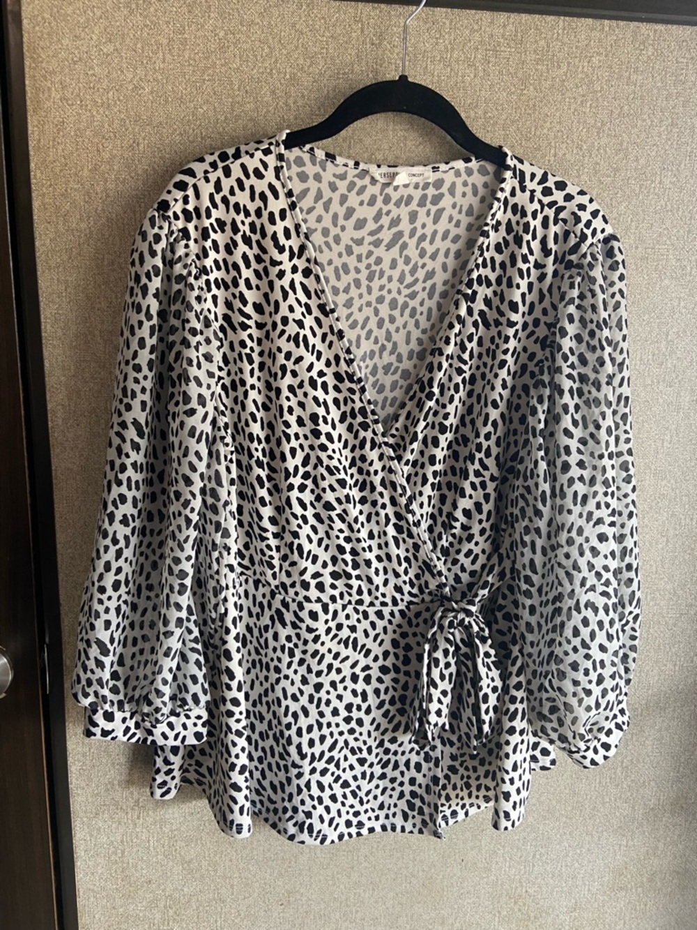 Black & white animal print faux wrap blouse XL career office business casual